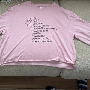 100% COTTON PINK CROPPED LONG-SLEEVE SHIRT WITH MESSAGE: "PRO LOVE..."  SIZE S